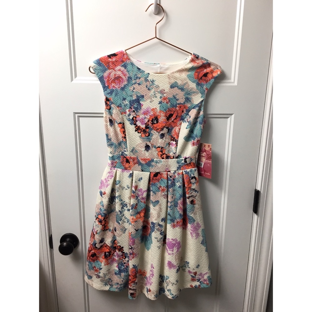 Keyhole back floral skater dress